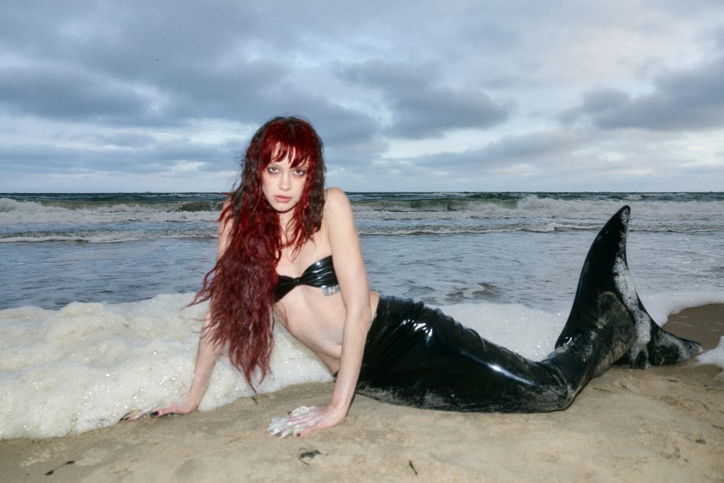 KUGATESSA та wavewalkrs випустили «не така як тобі треба»