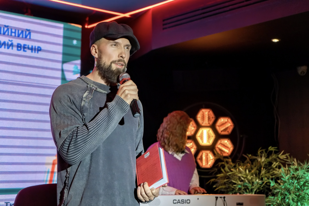 Суровцев Анатоліч: вірші від зірок для підтримки НацГвардії