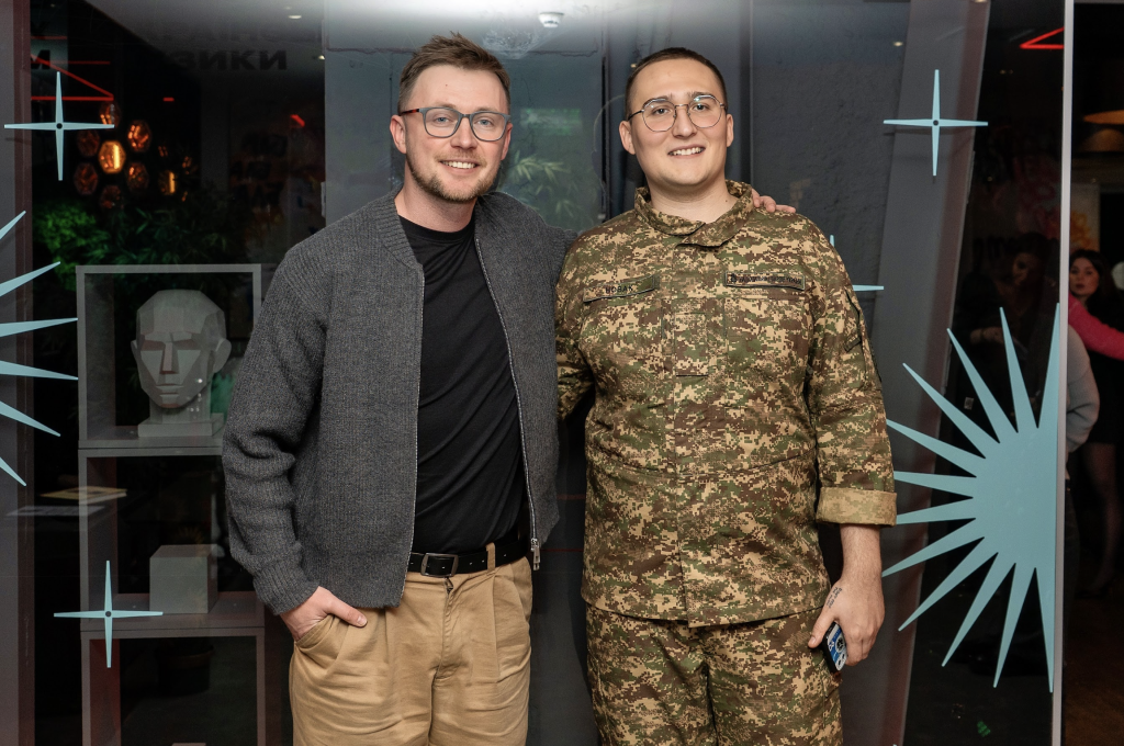 Суровцев Анатоліч: вірші від зірок для підтримки НацГвардії