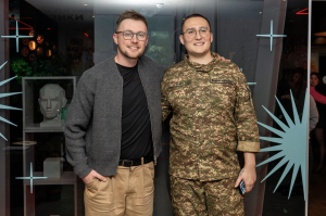 Суровцев Анатоліч: вірші від зірок для підтримки НацГвардії