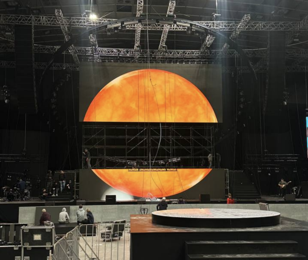 Режисерка шоу alyona alyona про задум Палацу спорту