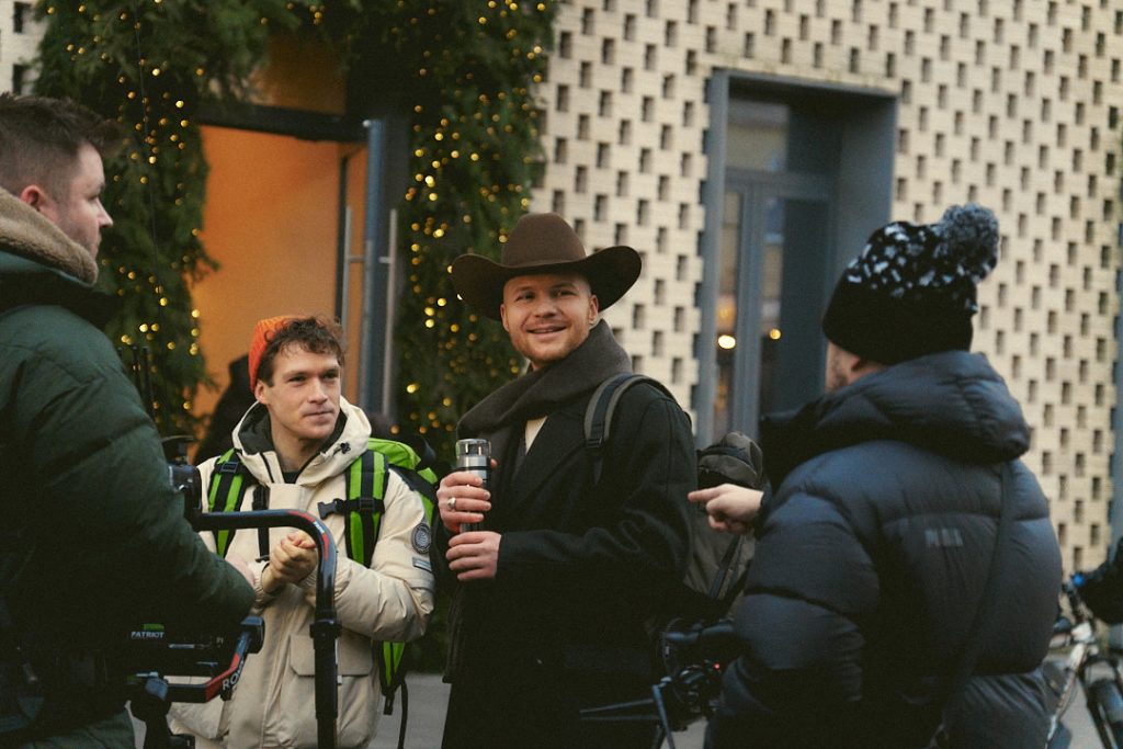 Найтепліша ПРЕМ’ЄРА зими — "Чай гарячий" від Vlad Darwin