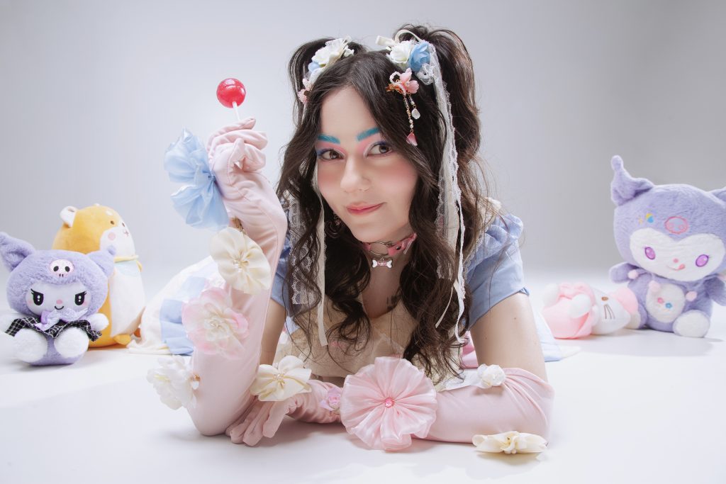 Alice Change випустила гайперпоп-пісню про спокійне кохання