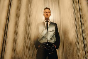 "8 диво": глибинність почуттів у роботі Артема Пивоварова