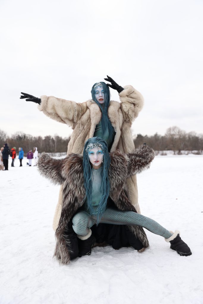 На Русанівській косі помітили русалок, які танцювали з киянами 