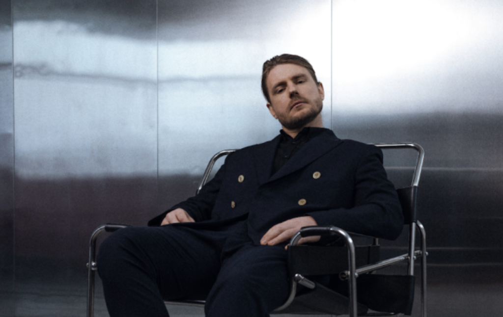 MAZEPA презентує новий трек «Недопита кава» про непристойну пристрасть