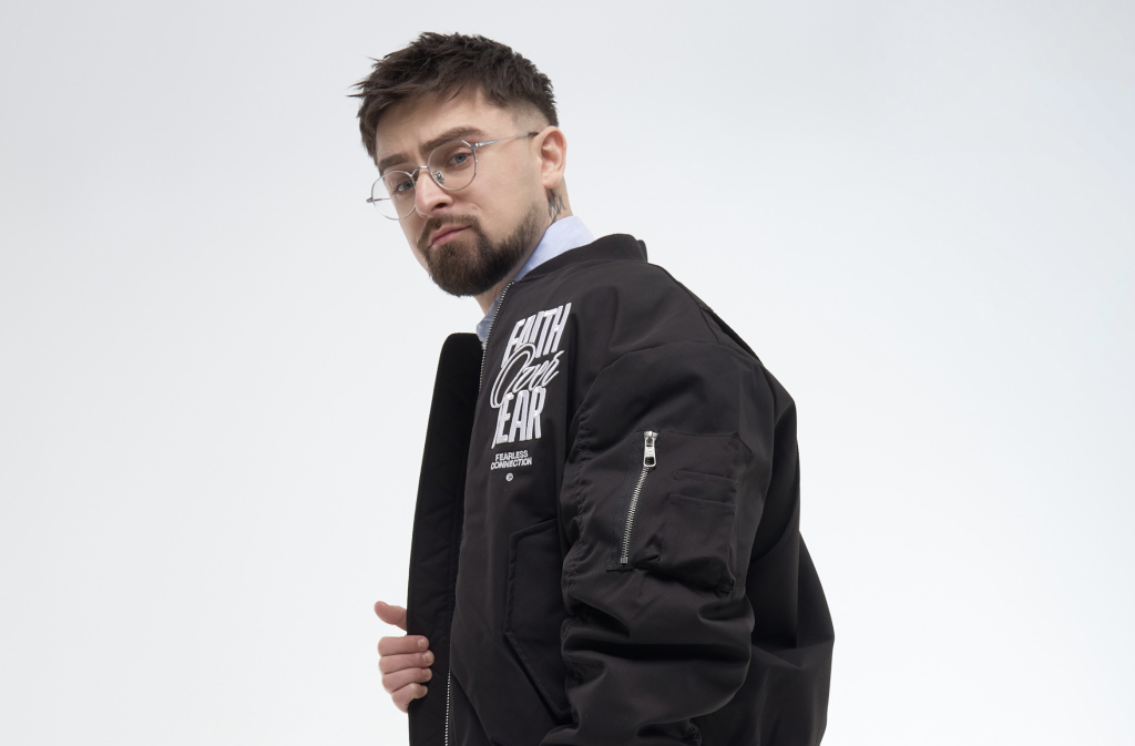 JULIK випустив відверту пісню про любов