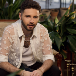 «Я вкрав заради кохання – український співак Tom Soda опинився в центрі “квіткового скандалу”