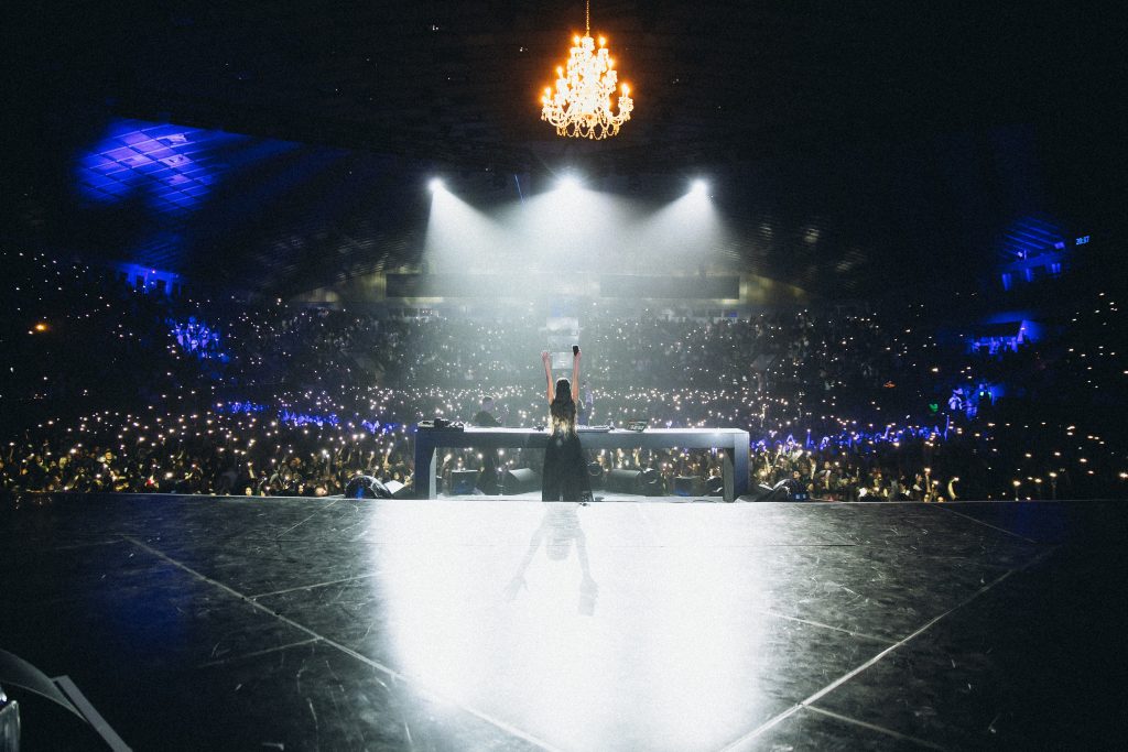 Київ танцював під хіти 80-х 90-х і 2000-х: «ТАК А ШО ТИ?»