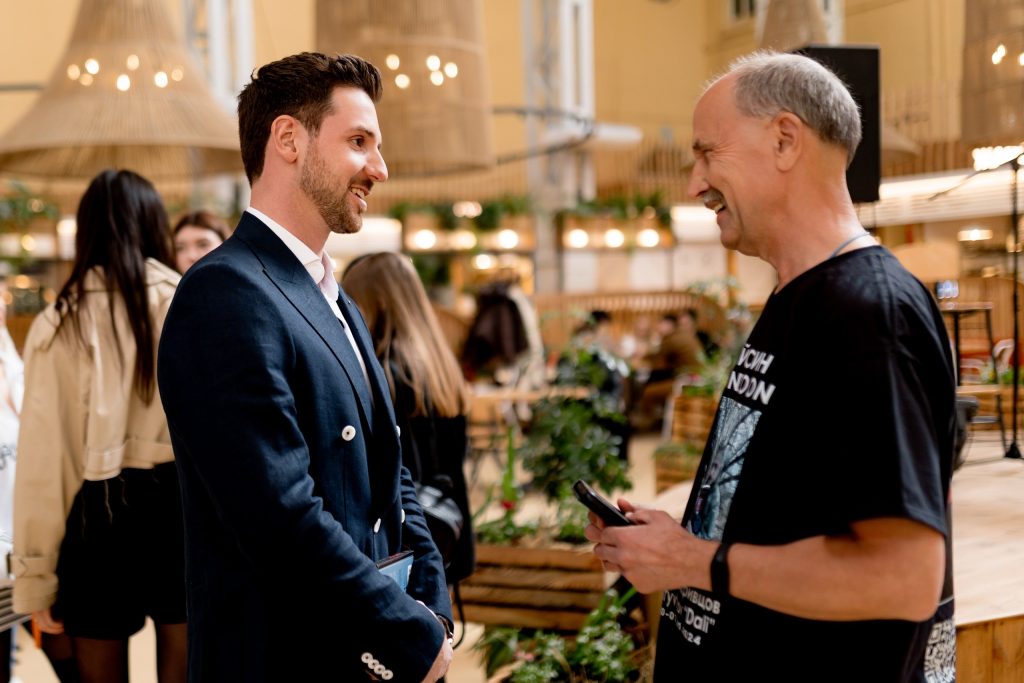 Актор Павло Текучев провів читання «Віршів з бійниці»