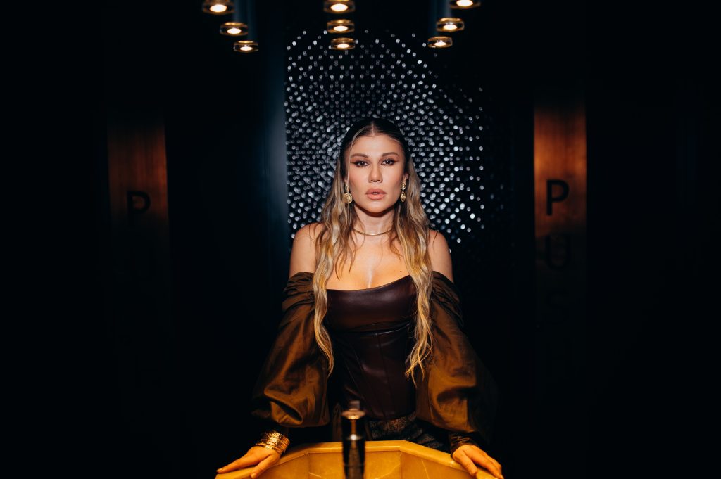 ALENA OMARGALIEVA презентує очікуваний трек «ФАНАТ»