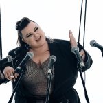 “Ми залишимось людьми”: alyona alyona презентує неочікуваний трек у новому для себе звучанні