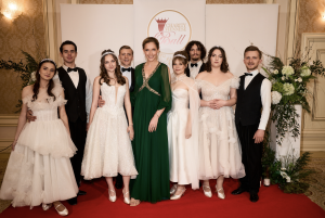 Вихованки прийомних родин — дебютантки Віденського балу