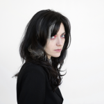 “мистецтво уникання” — це другий трек багатообіцяючої артистки vesnavoseny