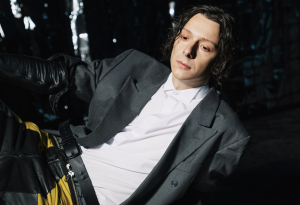 Вийти з-за лаштунків: як Anton Kukri починає власну історію