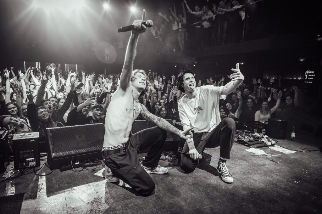 «Безжалісно і ніжно»: новий сингл «Сусіди Стерплять»