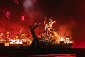 Linda Lampenius, Pete Parkkonen - Liekinheitin (переклад українською)