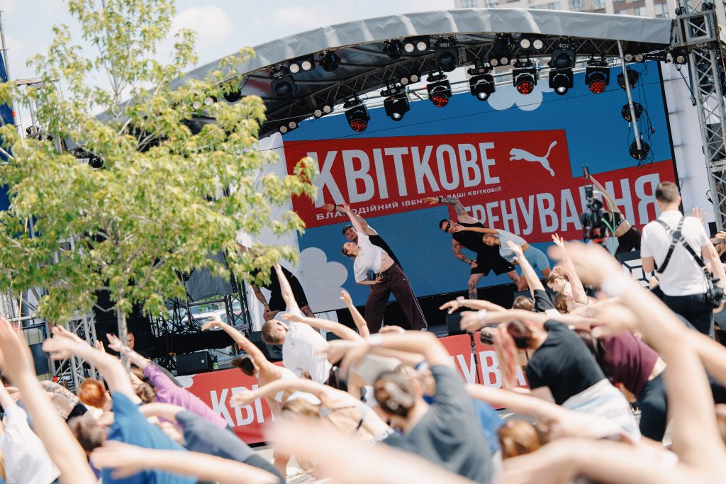 Даша Квіткова зібрала тисячі людей на «Квіткове тренування»