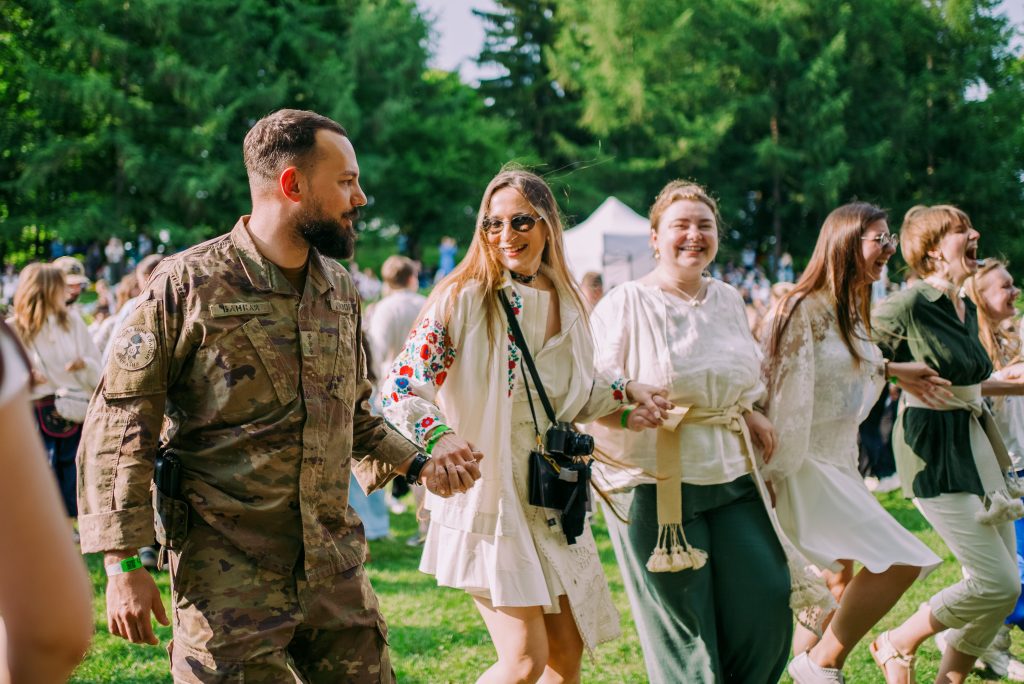 ДахаБраха Пиріг і Батіг: виконавці об’єднуються у пам’ять Чеки