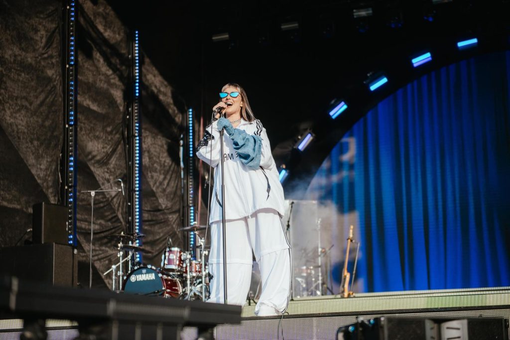 Від бурлеску до бондіани: Макс Барських відкрив Open Air Fest