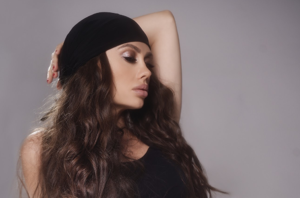 Співачка Yarosa Burnos на початку літа презентує англомовний EP “Why”