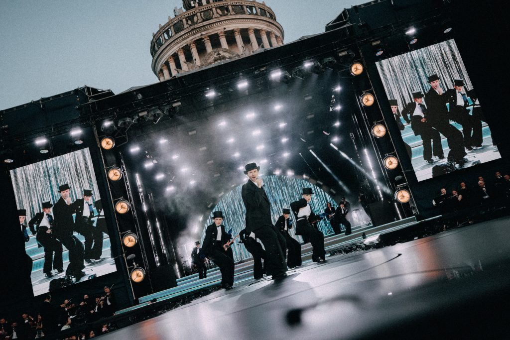 Від бурлеску до бондіани: Макс Барських відкрив Open Air Fest