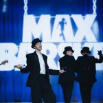 Від бурлеску до ретро-бондіани: Макс Барських відкрив Open Air Fest у Києві