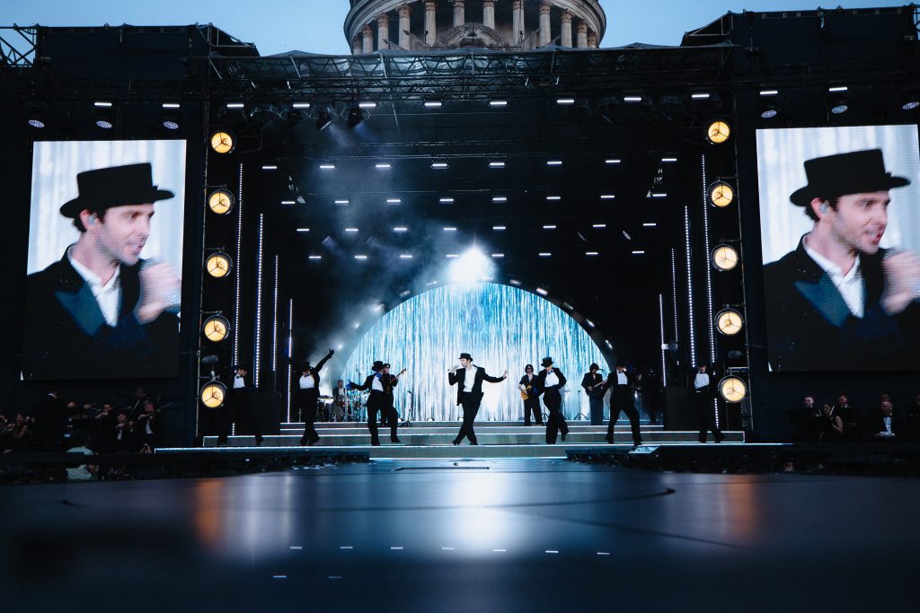Від бурлеску до бондіани: Макс Барських відкрив Open Air Fest