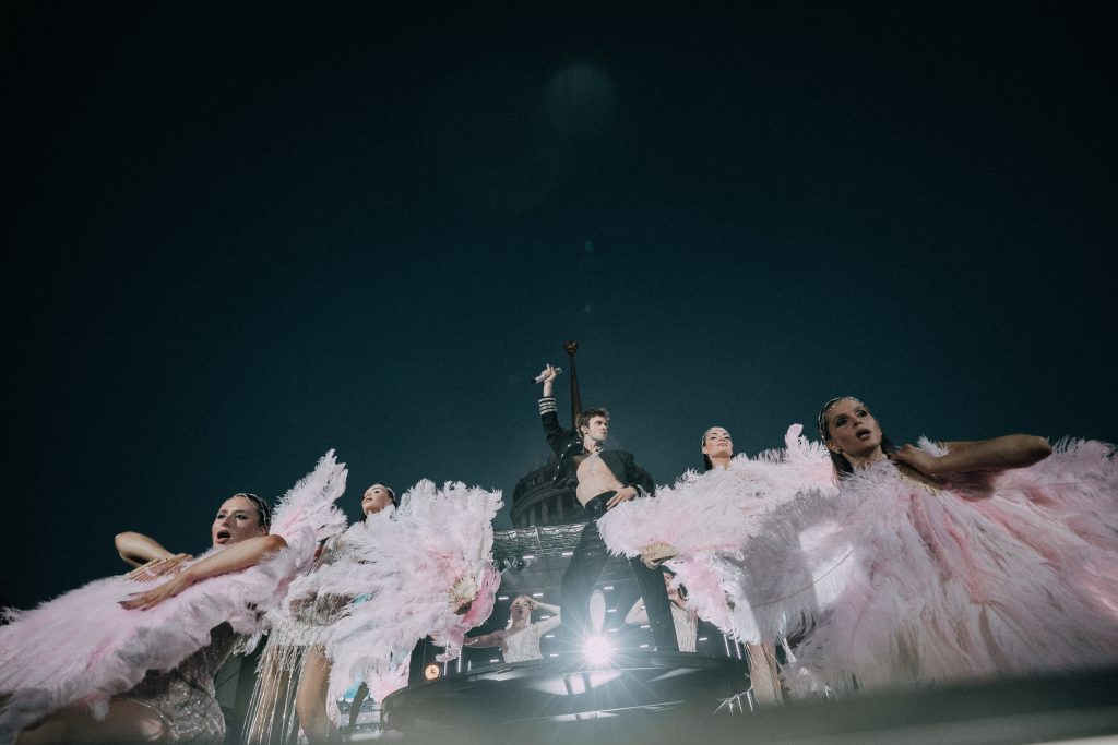 Від бурлеску до бондіани: Макс Барських відкрив Open Air Fest