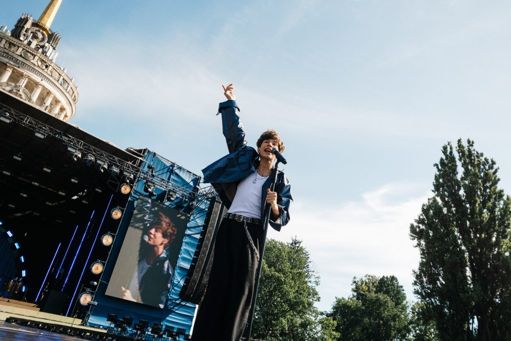 Від бурлеску до бондіани: Макс Барських відкрив Open Air Fest