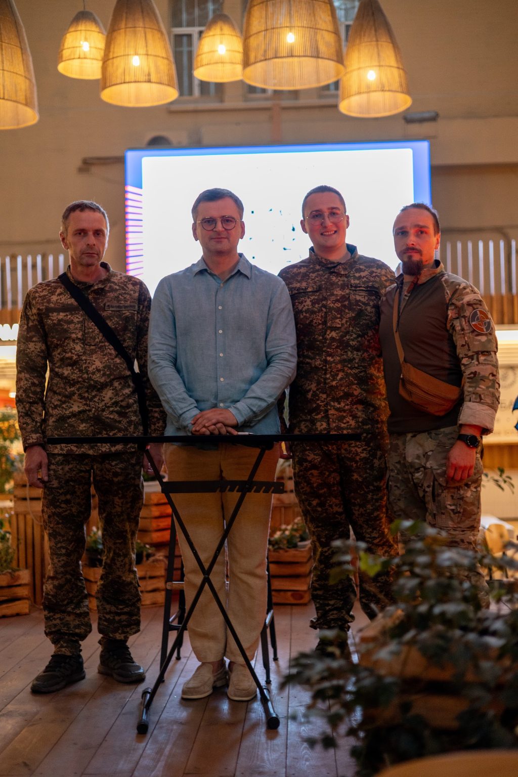 За підтримки МУЗВАР: автограф-сесія Дмитра Кулеби