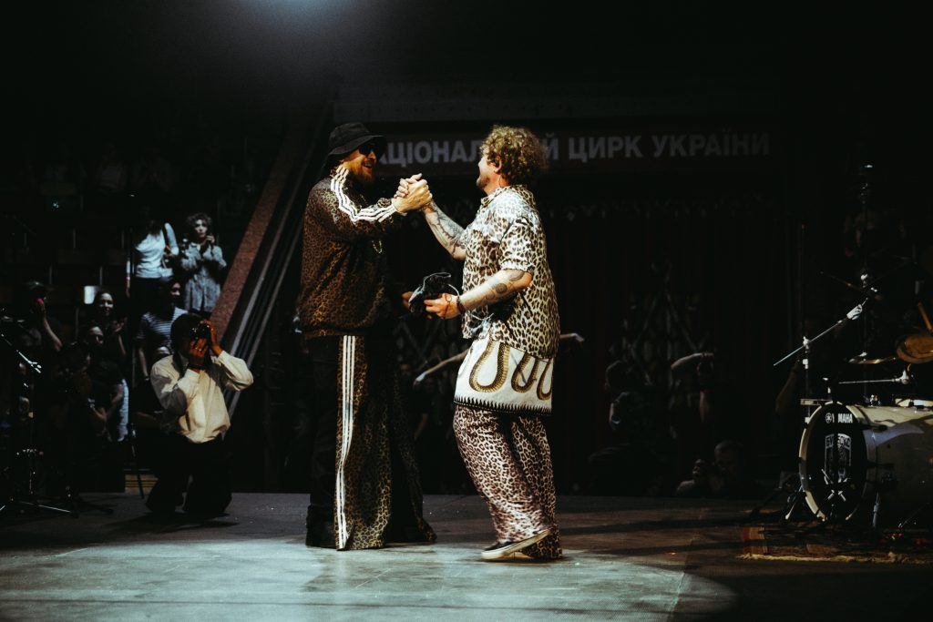 Нова версія «Понад хмарами» від Положинського, Чемерова