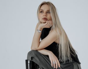 Lila Vi