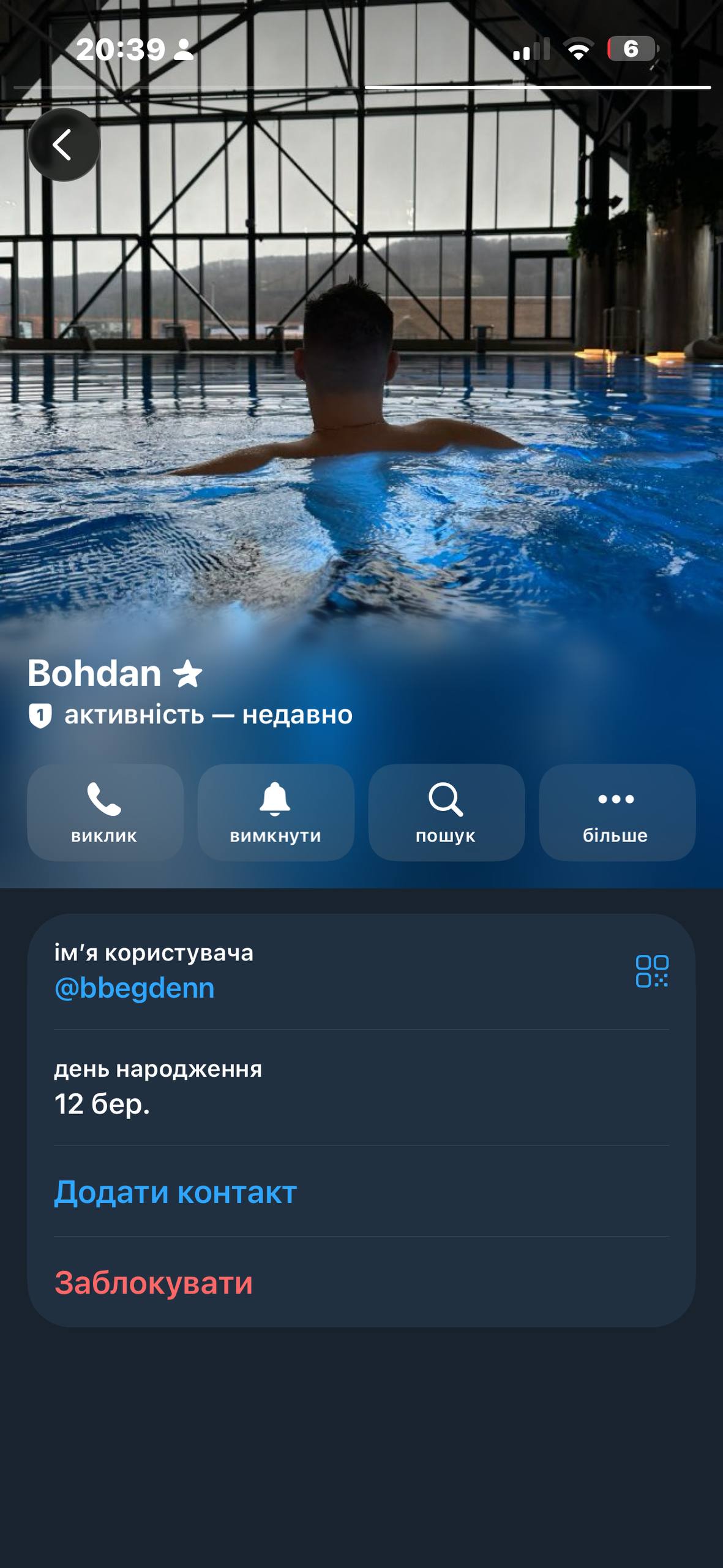 ХІТ АННИ ТРІНЧЕР НАПИСАВ АВТОР, ЯКИЙ ЖИВЕ У МОСКВІ ТА ПРАЦЮЄ З РОСІЙСЬКИМ ШОУБІЗНЕСОМ. ПІСЛЯ ЗАПИТУ МУЗВАР ПОЧАЛИСЯ ПОГРОЗИ, А КРЕДИТИ РЕЛІЗУ ЗМІНИЛИ