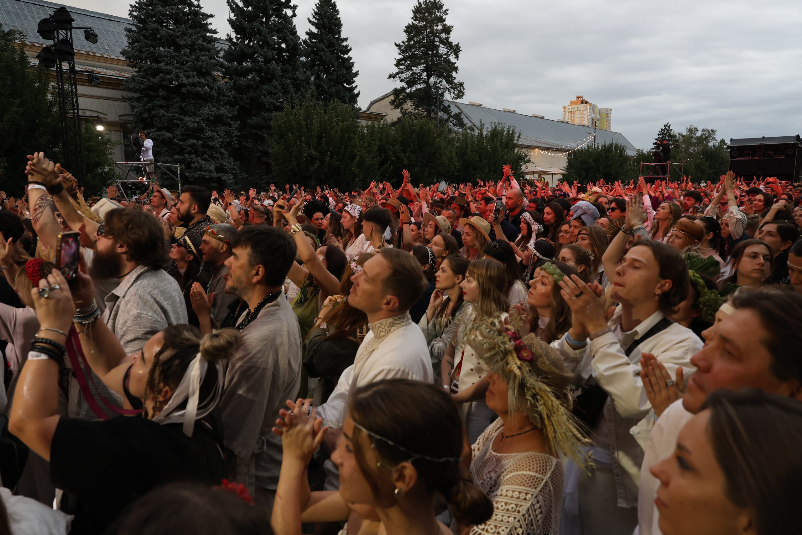 «Вирій», у якому хочеться залишитися: MARYNA KRUT, NAZVA, Святослав Вакарчук і свято життя посеред тривог