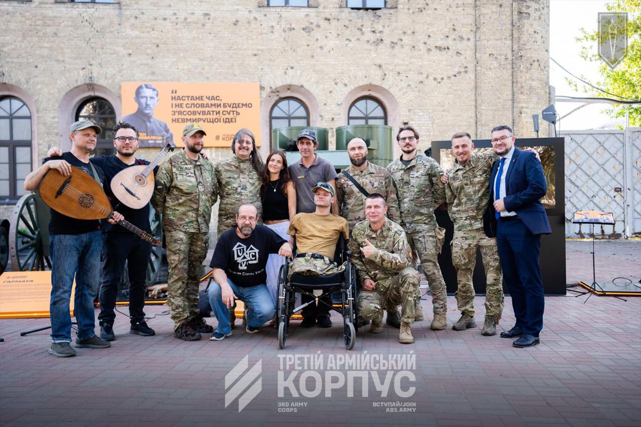 Третій армійський корпус відкрив виставку Євгена Коновальця