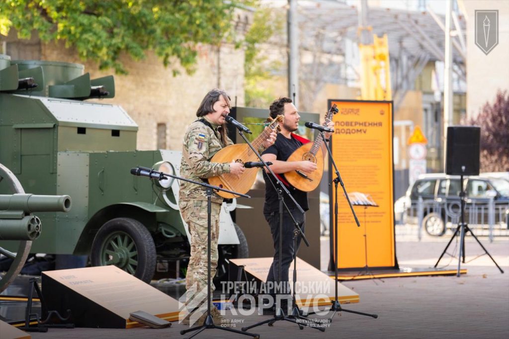 Третій армійський корпус відкрив виставку Євгена Коновальця