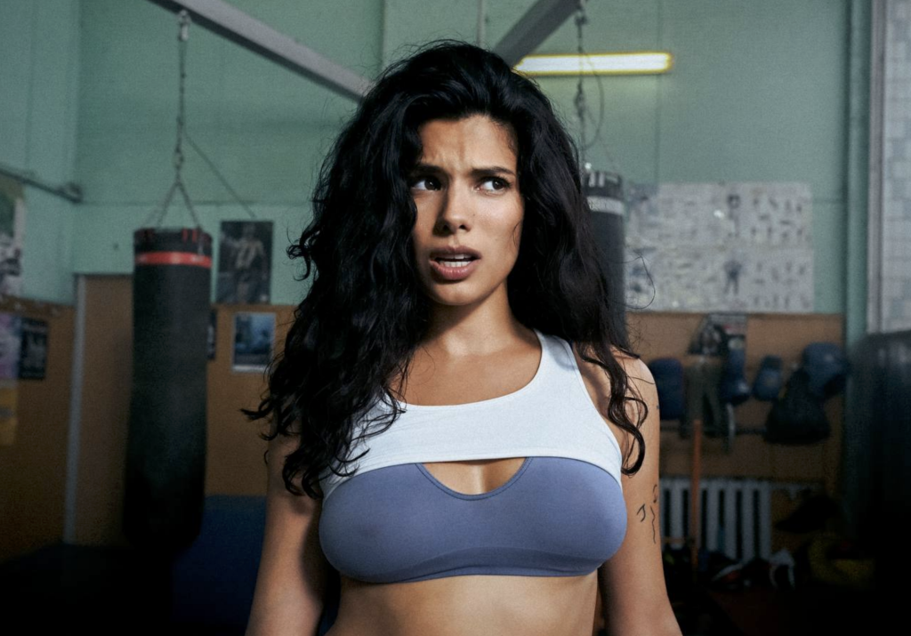 Michelle Andrade повернулася із провокативним «SORRY»